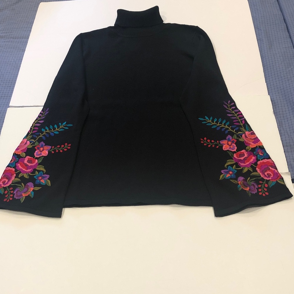 Vintage 1990 Linea by Louis Dell’Olio  Turtleneck Sweater with Embroidery  M EC